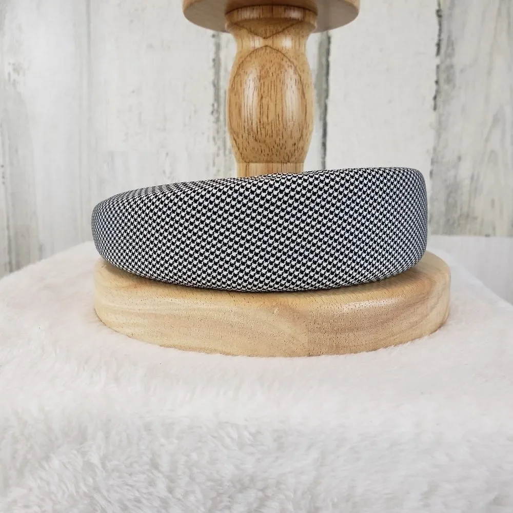 N/A black white